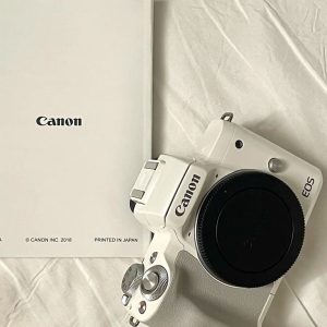 Canon EOS M50-quay 4K, lấy nét nhanh Dual Pixel AF